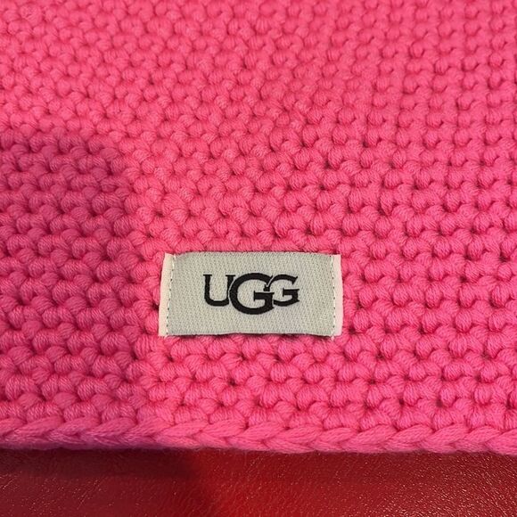 NWT UGG beanie main image 4
